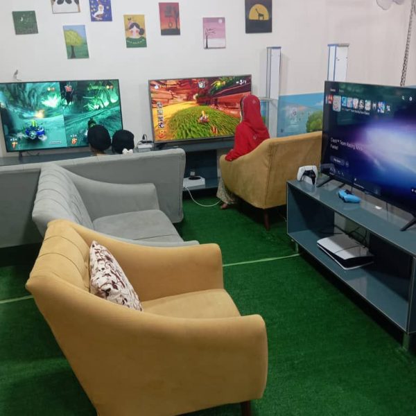 12 1 600x600